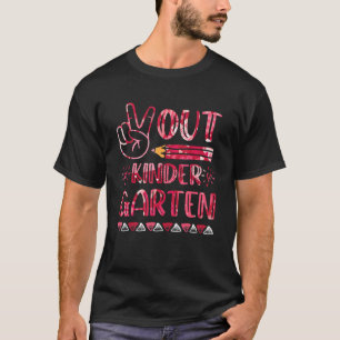 T-shirt Peace Out Kindergarten Pink Heart Last Day Of Kind