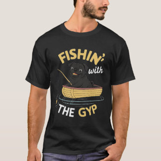 T-shirt Pêche avec le Gyp Pug en bateau de pêche