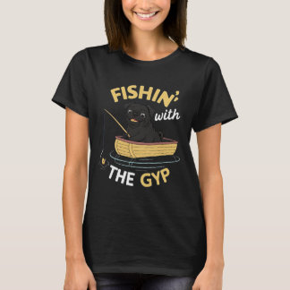 T-shirt Pêche avec le Gyp Pug sur un bateau de pêche