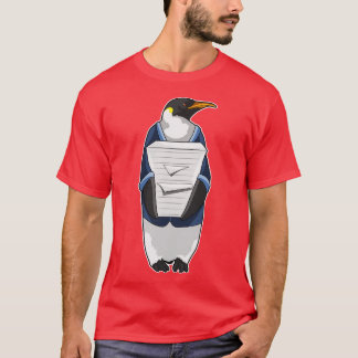 T-shirt Penguin comme secrétaire avec pile de papier
