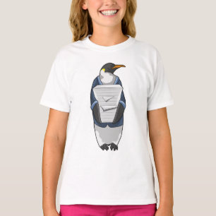 T-shirt Penguin comme secrétaire avec pile de papier
