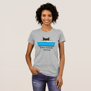 T-shirt Pensez dehors. La boîte à litière, c'est-à-dire.