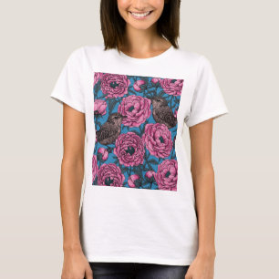 T-shirt Peonies roses et se réchauffe sur bleu