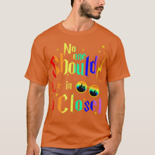 T-shirt Personne Ne Devrait Vivre Dans Un Closet Gay pride