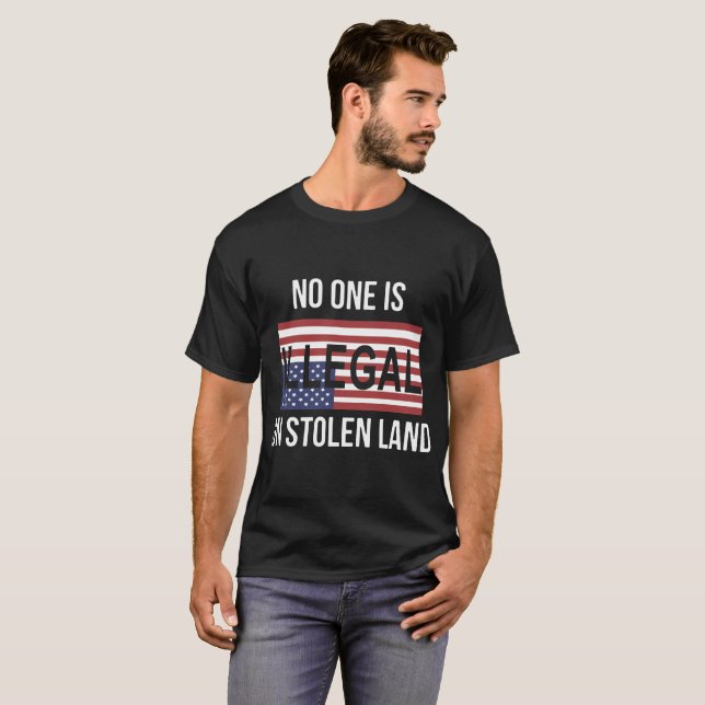 T-shirt personne n'est illégal sur la terre volée Amérique (Devant entier)