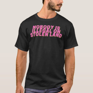 T-shirt Personne n'est illégal sur Sticker Land volé Stick