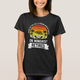 T-shirt Personne Qui Est Heureux Lundi Retraité Coucher De