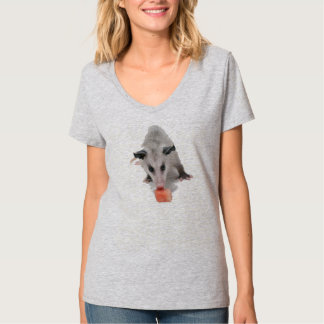 T-shirt Petit opossum mignon mangeant la pastèque