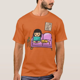 T-shirt Petite Fille Travaillant Sur Ordinateur Portable A