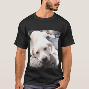 T-shirt Photo de mignon chien blanc lazy accroché avec pap