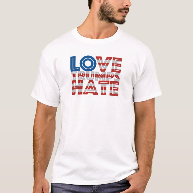 T-shirt Pièce en t de haine d'atouts d'amour (Devant)