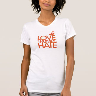 T-shirt Pièce en t de haine d'atouts d'amour