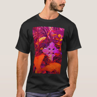 T-shirt Pièce en t rouge de tonalité de croix celtique