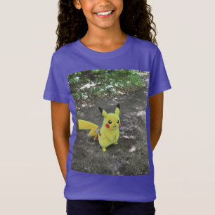 T-Shirt Pikachu dans le tee d'instantané sauvage