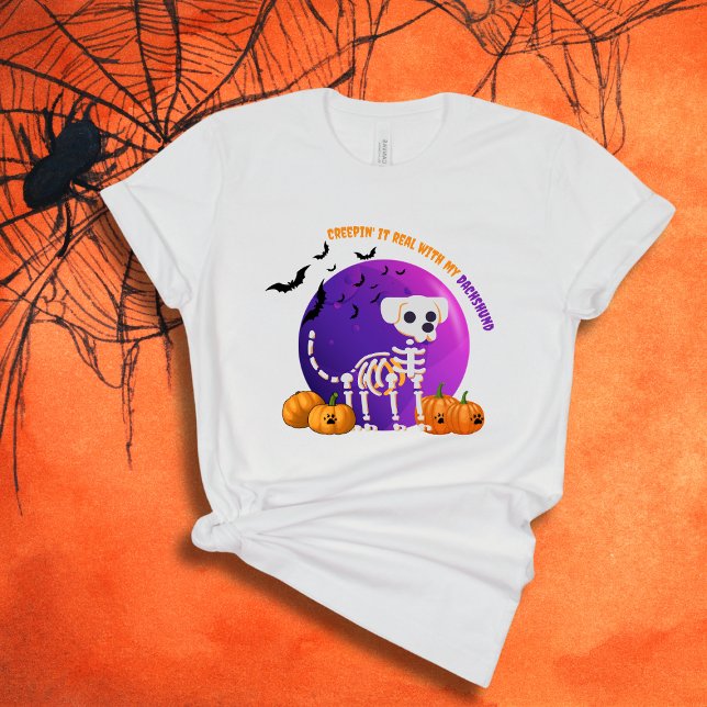 T-shirt Pleine lune Halloween Dachshund effrayant (Spooky Halloween t-shirt with a dog skeleton, full moon, pumpkins, bats, and your favorite dog breed)