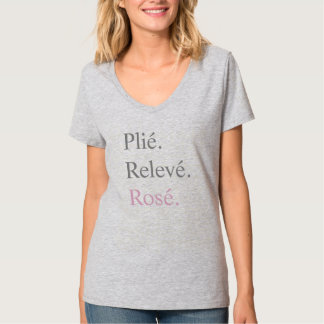 T-shirt plié. relevé. rosé.
