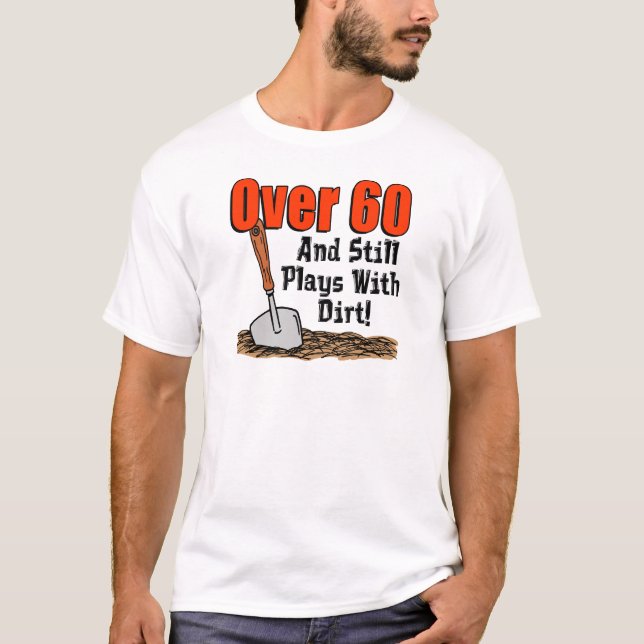 T-shirt Plus de 60 joue toujours avec la saleté (Devant)