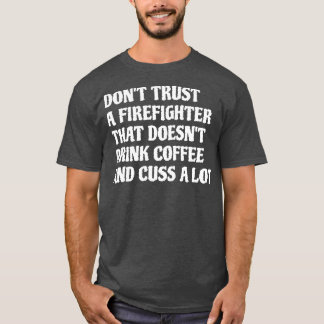 T-shirt Pompier Qui Boit Du Café Cuss Un Lot Blanc