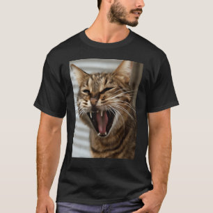 T-shirt Portrait Artistique de Chat Tigré Bâillant 1