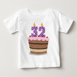 T-shirt Pour Bébé 32 ans sur le gâteau d'anniversaire