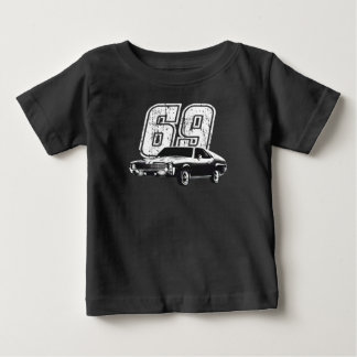 T-shirt Pour Bébé AMC AMX 1969 Vue trois quarts avec voiture
