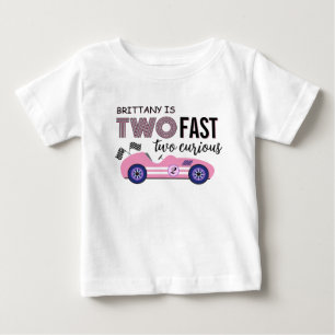 T-shirt Pour Bébé Bannière d'anniversaire de voiture de course rose