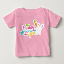 T-SHIRT POUR BÉBÉ BUNNY DE PÂQUES BLANC AVEC CARROTS ET OEUFS