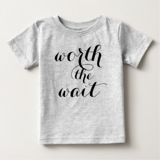 T-shirt Pour Bébé Ça Vaut Le Bébé D'Attente Drôle Mignonne Bébé