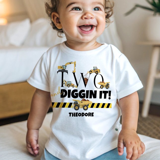 T-shirt Pour Bébé Camion de vidage de construction mignonne 2e anniv (Funny TWO and Diggin It dump truck digger loader construction theme toddler boy 2nd birthday t-shirt)