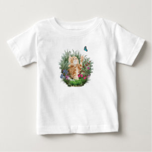 T-shirt Pour Bébé Chaton gingembre jouant avec un papillon