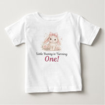 Chemise d'anniversaire pour un petit lapin qui fêt