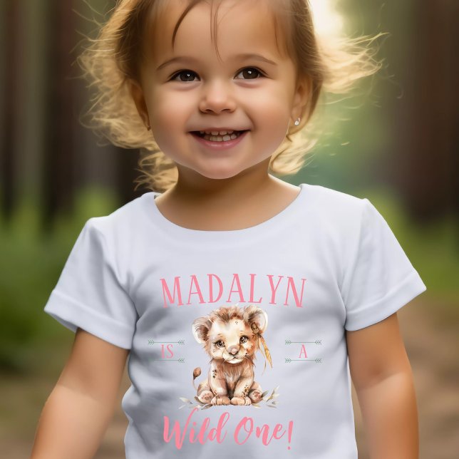 T-shirt Pour Bébé Chemise Lion Wild One Premier Anniversaire (Girl's First Birthday Wild One Lioness Shirt)