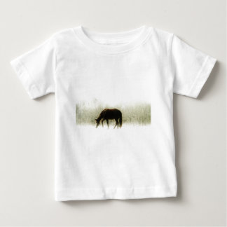T-shirt Pour Bébé Cheval Brown au chocolat dans le brouillard