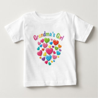 T-shirt Pour Bébé Coeurs colorés La fille de grand-mère