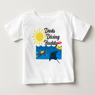 T-shirt Pour Bébé Dads Diving Buddy Design - Baby Fine Jersey T-Shir