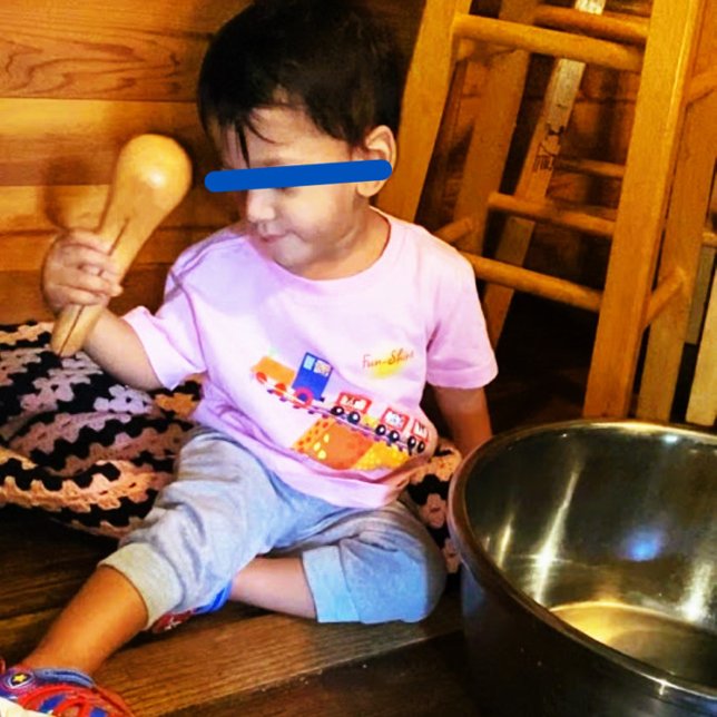 T-shirt Pour Bébé Enfant Aventurier - Amusant (Stylish, Durable, Cotton, USA Made ... with Attractive Design ... front and back.)