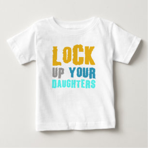 T-shirt Pour Bébé enfermez vos filles !