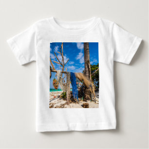 T-shirt Pour Bébé Filets de pêche séchant sur la plage