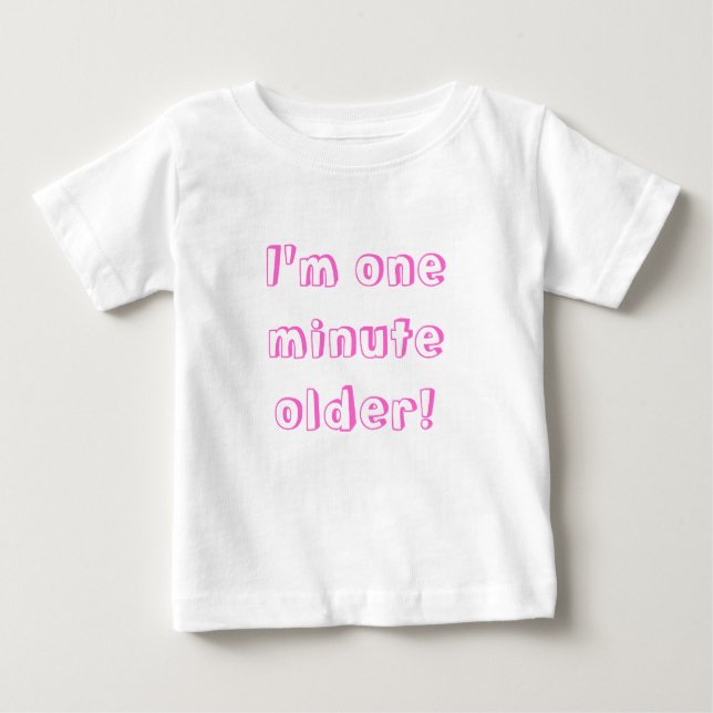 T-shirt Pour Bébé Fille jumelle je suis un plus vieux minute ! (Devant)