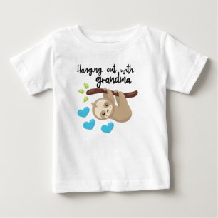 T-shirt Pour Bébé Hanging out with grandma onsie