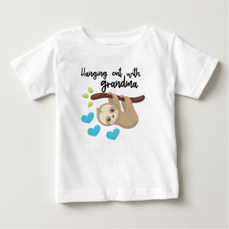 T-shirt Pour Bébé Hanging out with grandma onsie