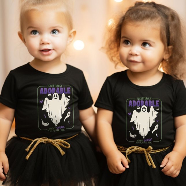 T-shirt Pour Bébé Hauntingly adorable Funny Halloween les paroles de (Hauntingly Adorable Funny Halloween Ghost Sayings Baby T-Shirt)