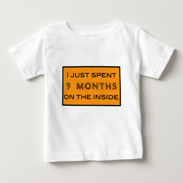 T-shirt Pour Bébé J'ai juste passé 9 mois sur l'intérieur (Devant)