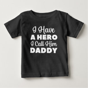 T-shirt Pour Bébé J'ai un héros que j'appelle Papa