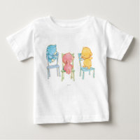 Jaune, rose, et bleu concerne des chaises