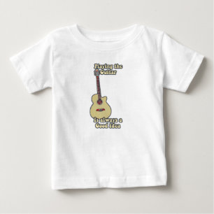 T-shirt Pour Bébé Jouer à la guitare est toujours une bonne idée.