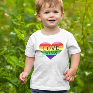 T-shirt Pour Bébé L'amour gagne Rainbow Heart Pride Mois