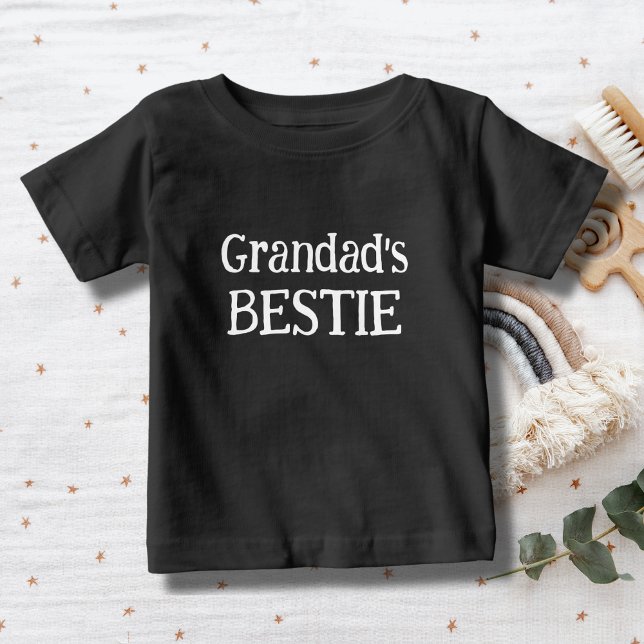 T-shirt Pour Bébé Le meilleur ami de Papy, mignon (Grandad's bestie, cute baby T-Shirt white text on a black tee)