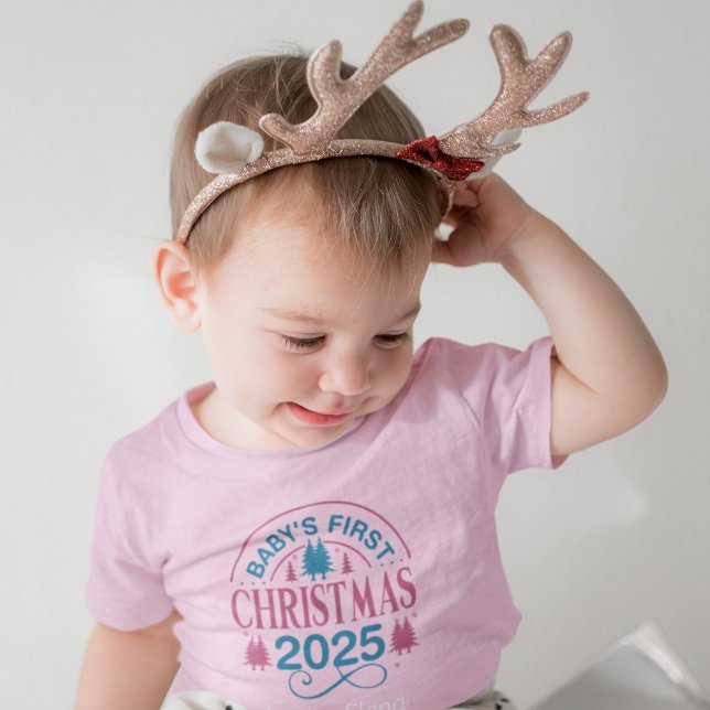 T-shirt Pour Bébé Le premier Noël de bébé fille rose (Créateur téléchargé)