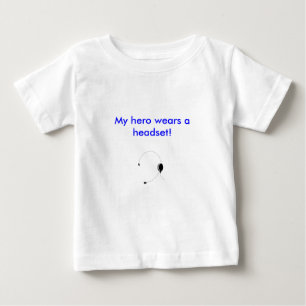 T-shirt Pour Bébé Mon héros utilise un casque !